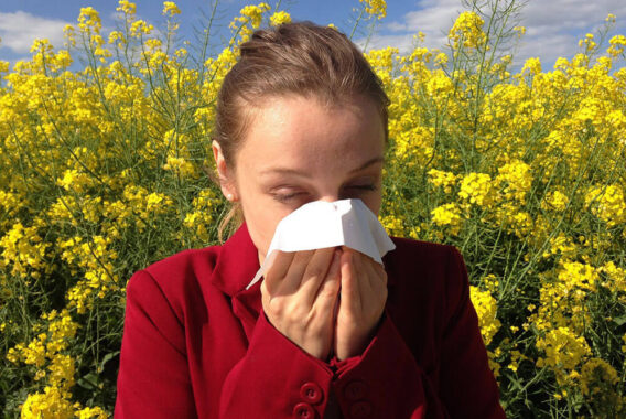 How Seasonal Allergies Affect Your Skin